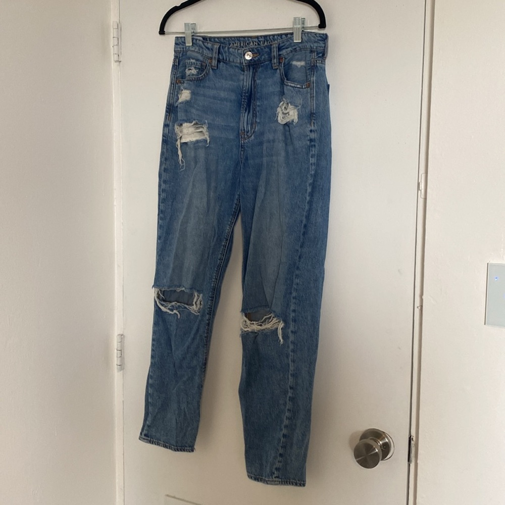 American Eagle “Mom Jeans”. Classic look